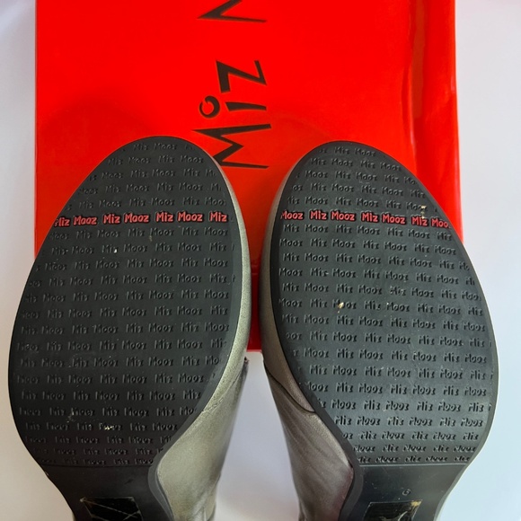 MIZ MOOZ Simone Leather Mary Jane Pumps Gray Sz 6 - Picture 8 of 13